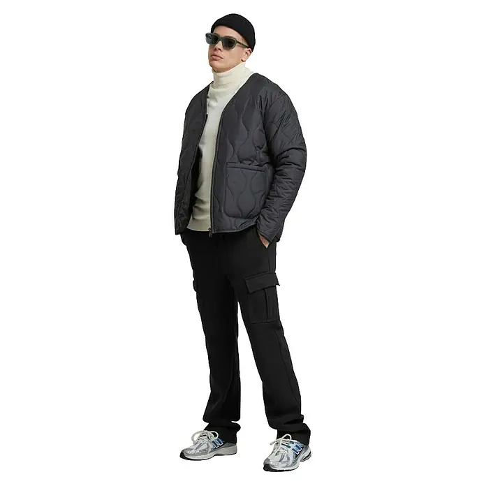 Urban Classics Steppjacke - Schwarz, XXL - Modische Steppjacke in Schwarz mit Rollkragenpullover und Cargohose für einen lässigen Look.