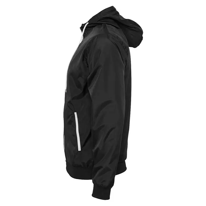 Urban Classics Windjacke - Schwarz, XXL, Polyester - Seitliche Ansicht einer schwarzen Urban Classics Übergangsjacke mit Kapuze und weißen Reißverschlüssen, ideal für unbeständiges Wetter.