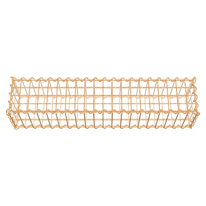 Gabiona Gabione - 100 x 20 x 20 cm, Maschenbreite: 5 cm, Maschenhöhe: 10 cm, Unverzinkt - Detailaufnahme eines Gabionenkorbs aus rostfarbenem Draht, der eine rechteckige Form mit wellenförmigen Kanten und einer filigranen Gitterstruktur aufweist.