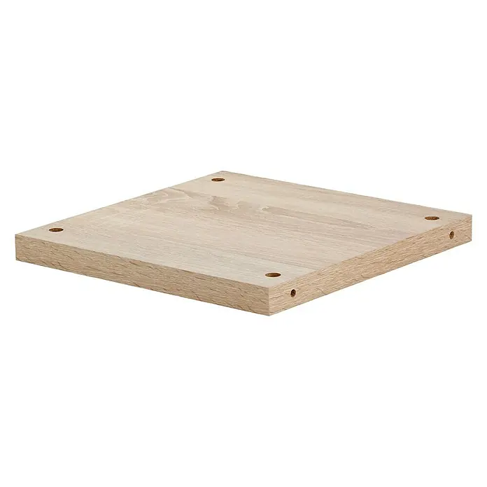 Dolle Regalboden Boon Board - 356 x 328 x 28 mm, Eiche - Nahaufnahme einer quadratischen Holzplatte mit vorgebohrten Löchern, ideal für DIY-Projekte und Möbelbau.