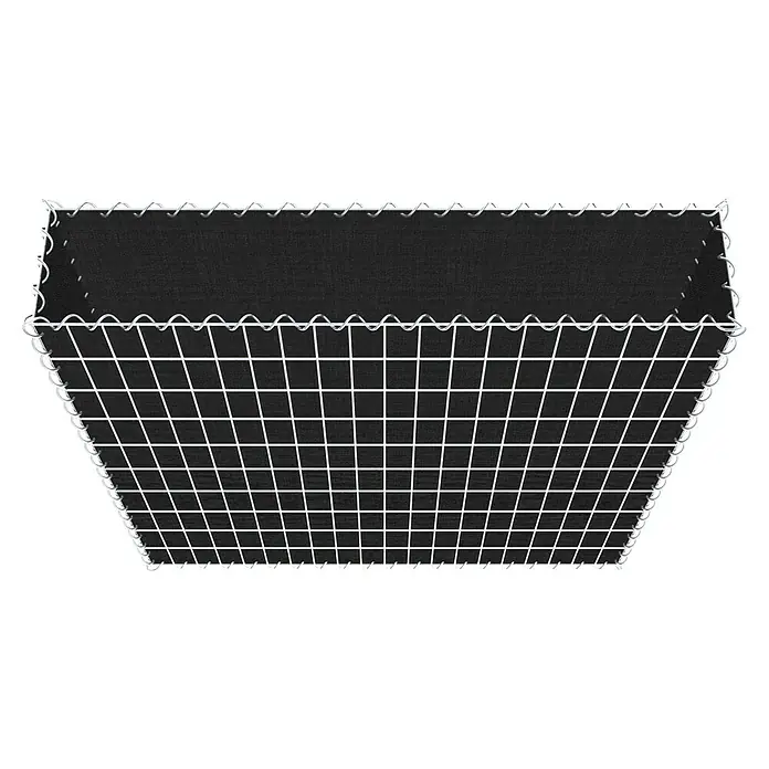 Gabiona Gabione - 100 x 20 x 100 cm, Maschenbreite: 5 cm, Maschenhöhe: 10 cm, Bepflanzbar - Nahaufnahme eines Gabionenkorbs mit schwarzem Inhalt, umgeben von einem Drahtgitter. Die Konstruktion ist für den Außenbereich geeignet.