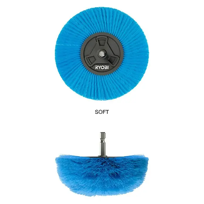 Ryobi Ersatzbürstenkopf RACLRS110 - Weich, Passend für: Ryobi Akku-Reinigungsbürste RSCR4 - Das Bild zeigt eine weiche Ryobi Bürste für Bohrmaschinen, ideal für schonende Reinigungsarbeiten. Die Bürste hat blaue Borsten und einen grauen Aufsatz.