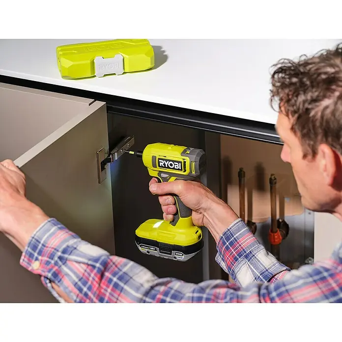 Ryobi ONE+ Akkuschrauber RSD18-0 - 18 V, Ohne Akku, 18 Nm - Der Ryobi Akku-Bohrschrauber erleichtert die Installation von Möbelbeschlägen mit präziser Kraft und Flexibilität.