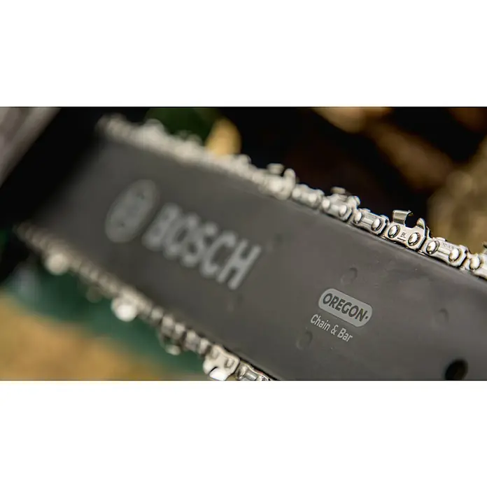 Bosch Professional AMPShare 18V Sägekette - Passend für: Bosch Professional AMPShare 18V Akku-Astsäge GKE 18V-20 - Nahaufnahme einer Bosch Kettensäge mit Oregon Kette und Schwert für präzise Schnitte. Ideal für Gartenarbeit und Baumpflege.