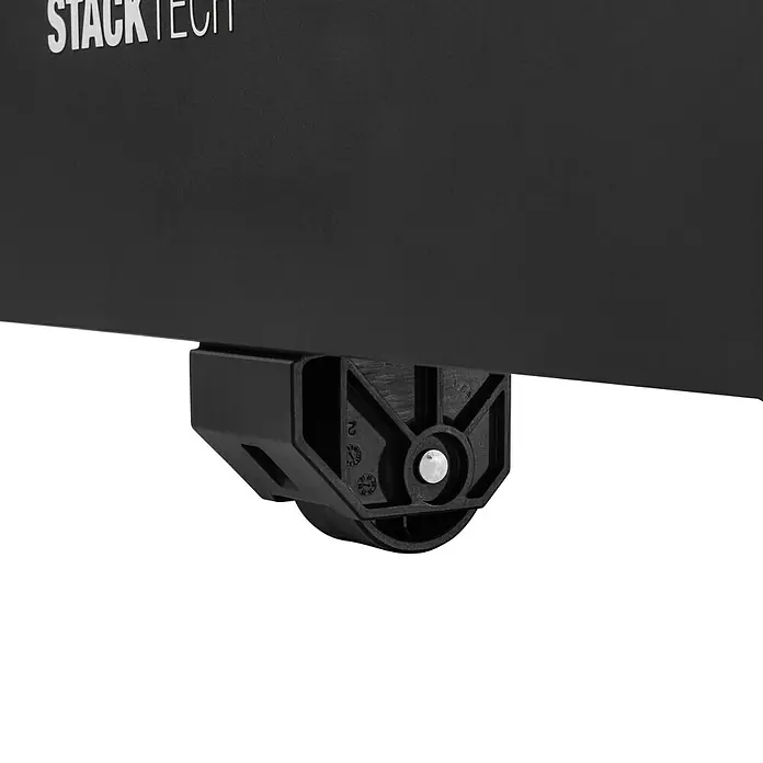 ToughBuilt StackTech Caja profesional con ruedas - An x Pr x Al: 52 x 58,5 x 67 cm, Plástico, Número de cajones: 1 ud. - Vista detallada de un producto Stack Tech negro que muestra el accesorio de la rueda para la estabilidad y la movilidad.