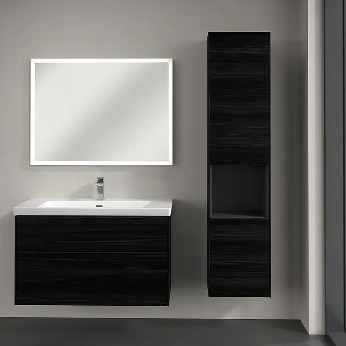 Villeroy & Boch Subway 3.0 Hochschrank - B x T x H: 40 x 36,2 x 171 cm, 1x offenes Fach, 2x Tür, Black Oak, Farbe Griff: Volcano black, DIN Anschlag: Rechts - Stilvolles Badezimmer-Set mit einem schwarzen Waschtischunterschrank, einem Spiegelschrank mit Beleuchtung und einem passenden Hochschrank.