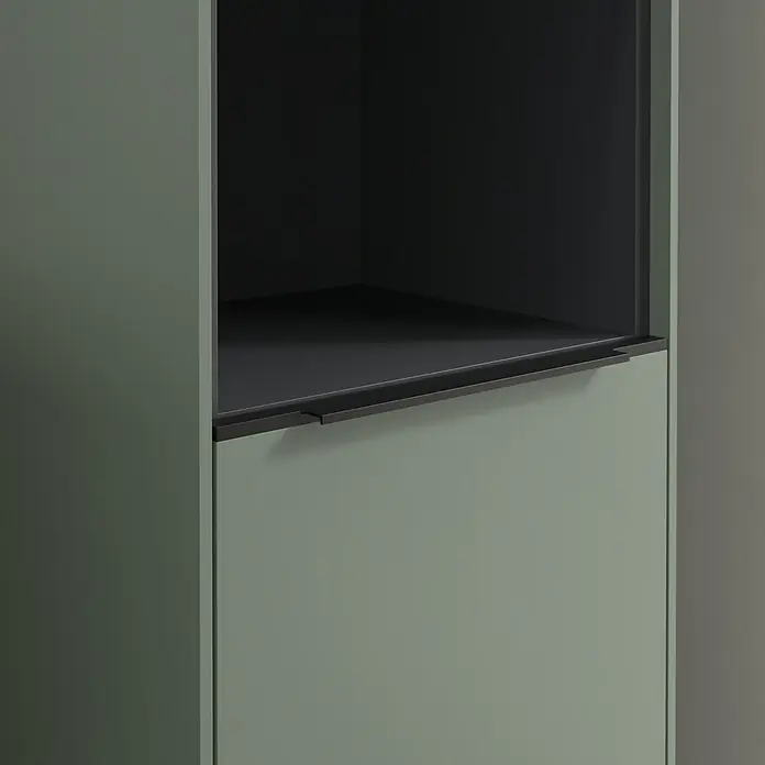 Villeroy & Boch Subway 3.0 Hochschrank - B x T x H: 40 x 36,2 x 171 cm, 1x offenes Fach, 2x Tür, Soft Green, Farbe Griff: Volcano black, DIN Anschlag: Rechts - Ein stilvoller grüner Hängeschrank mit einem offenen Fach und einer Schublade, perfekt für moderne Einrichtungen.