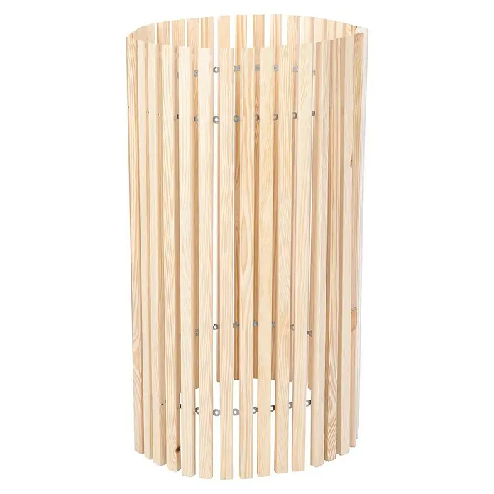 Gartenzaun - B x H: 200 x 79 cm, Naturbelassen - Dieses Bild zeigt einen runden Holzschutz für junge Bäume, der vor Beschädigungen schützt und gleichzeitig das Wachstum fördert.
