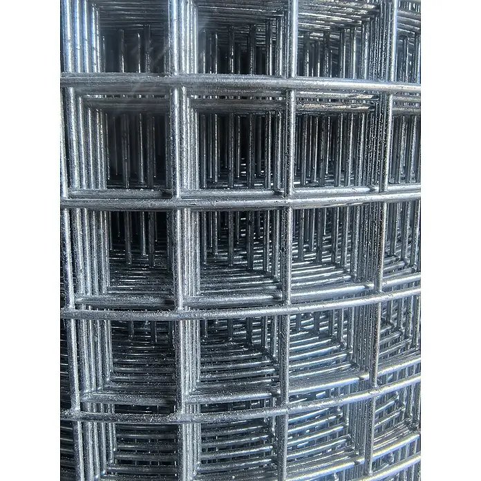 Gabiona Drahtgitter - 1.200 x 100 cm, Silber, Verzinkt - Nahaufnahme von einem Rollen verzinktem Drahtgeflecht mit quadratischen Maschen.