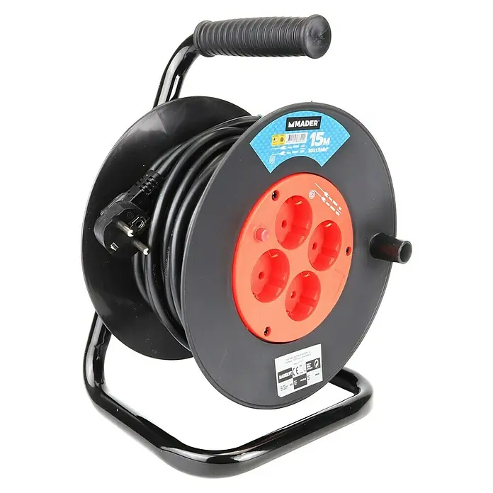 Enrollacables Mader - Plástico, 15 m, IP20 - Imagen de un enrollador de cable Mader con cable de 15 m, cuatro enchufes y un asa robusta. Ideal para uso flexible en interiores y exteriores.