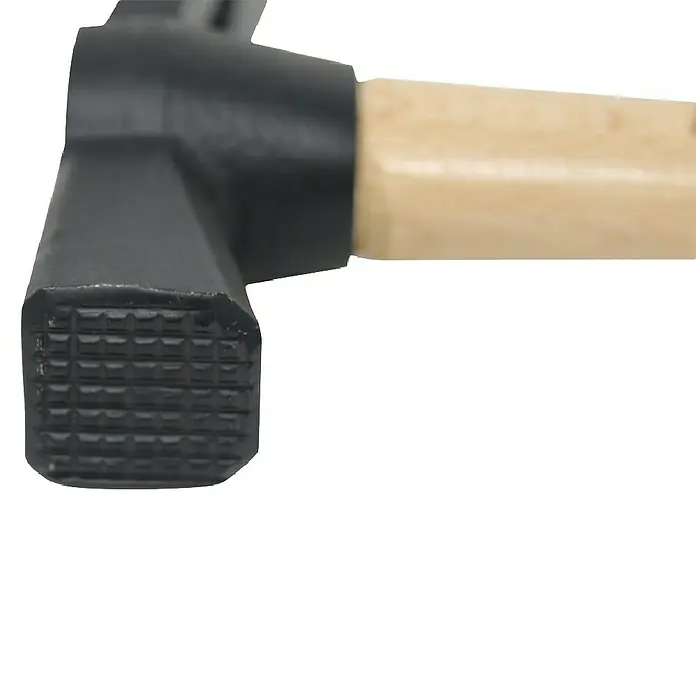 Bellota Martillo de albañil 21,8 cm - Largo: 43 mm, 650 g, Acero - Primer plano de un martillo de albañil con cabeza negra y mango de madera clara.