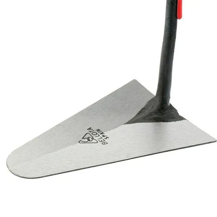 Bellota Paleta de albañil TRF41BM - 119 x 240 mm, Acero - Primer plano de una llana para juntas Bellota de acero inoxidable con mango negro y detalles en rojo.