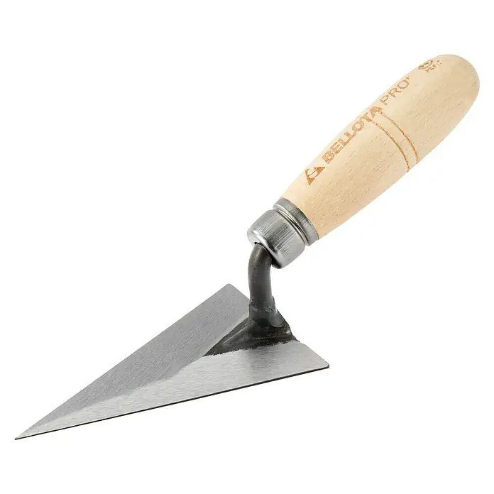 Bellota Paleta de albañil 5901-A - 7 x 24 cm - Primer plano de una paleta de albañil Bellota Pro con mango de madera y hoja de acero, ideal para construcción.