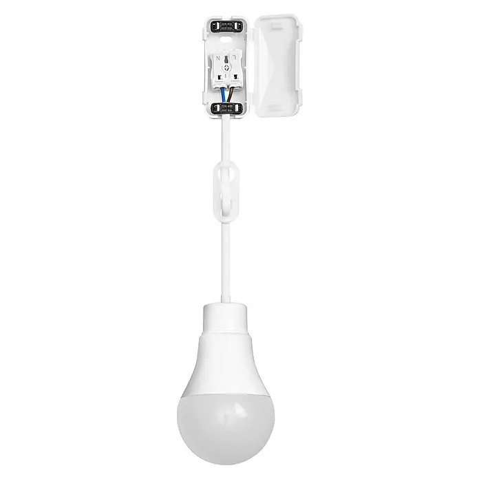 Osram Bombilla LED Renovation - 10 W, 1 ud. - Un primer plano de un portalámparas blanco con bombilla LED, cable y caja de conexiones. Ideal para iluminación interior minimalista.