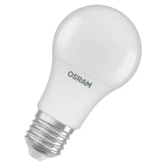Osram Bombillas LED - E27, 60 W, 806 lm, Blanco frío, 3 ud. - Primer plano de una bombilla LED blanca de OSRAM con base plateada, sobre un fondo negro con rayas blancas.