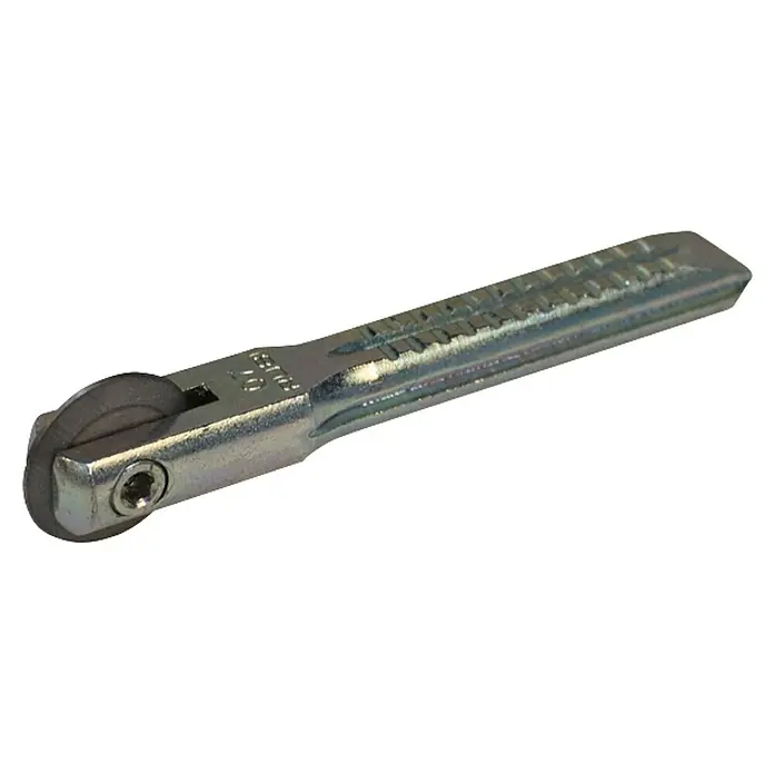 Rubi Rodel de corte de recambio - 18 mm - Una herramienta de rodillo con mango texturizado y rodillo redondo, ideal para aplicaciones de precisión. Esta herramienta metálica es robusta y duradera.