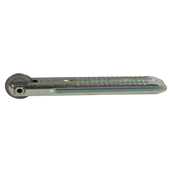 Rubi Rodel de corte de recambio Silver Plus - 18 mm, 10 ud. - Cortador de azulejos metálico con rueda redondeada y superficie dentada. La herramienta es de color plateado y está sobre una superficie gris.