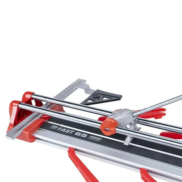 Rubi Cortador manual de azulejos Fast 65 - Longitud de corte máx.: 650 mm, Espesor máx. de azulejo: 12 mm - Primer plano del cortador de azulejos FAST 65, una herramienta para el corte preciso de azulejos, ideal para profesionales y aficionados al bricolaje.