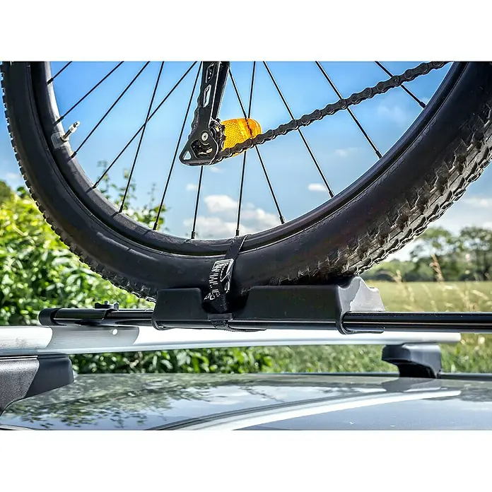Eufab Fahrradträgeraufsatz Super Bike - Geeignet für: 1 Fahrrad, Traglast: 15 kg - Fahrradträger auf Autodach mit sicher befestigtem Fahrrad. Das Trägersystem ermöglicht einen einfachen und sicheren Transport von Fahrrädern.