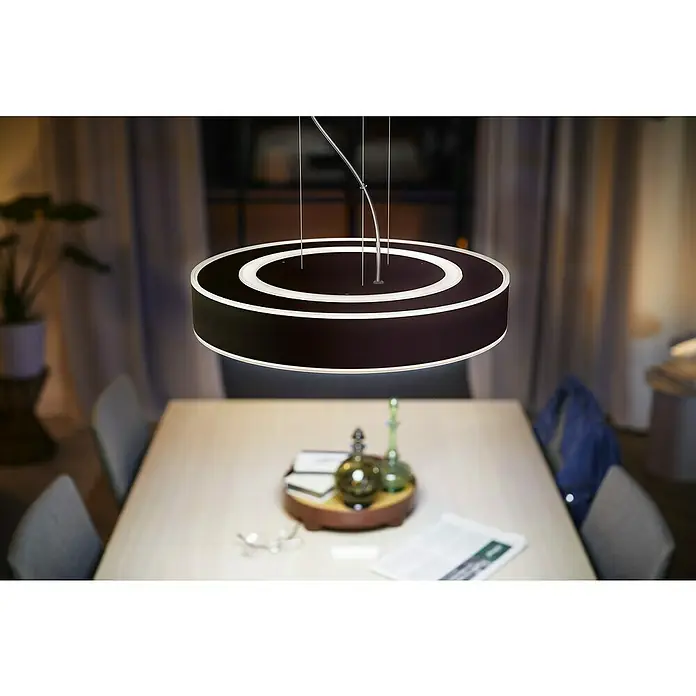 Philips Hue LED-Pendelleuchte rund White Ambience Enrave - 34 W, Ø x H: 42,5 x 12,5 cm, Schwarz, Kaltweiß - Elegante, runde LED-Hängeleuchte in Dunkelbraun mit warmweissem Licht für ein stimmungsvolles Ambiente im Esszimmer.