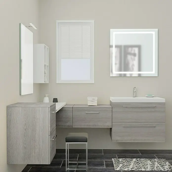 Camargue Espacio Badmöbel-Set X23 - Faro - Modernes Badezimmer-Interieur mit grauem Waschtisch, beleuchtetem Spiegel und dunklem Bodenbelag. Elegantes Design für stilvolle Badezimmer.