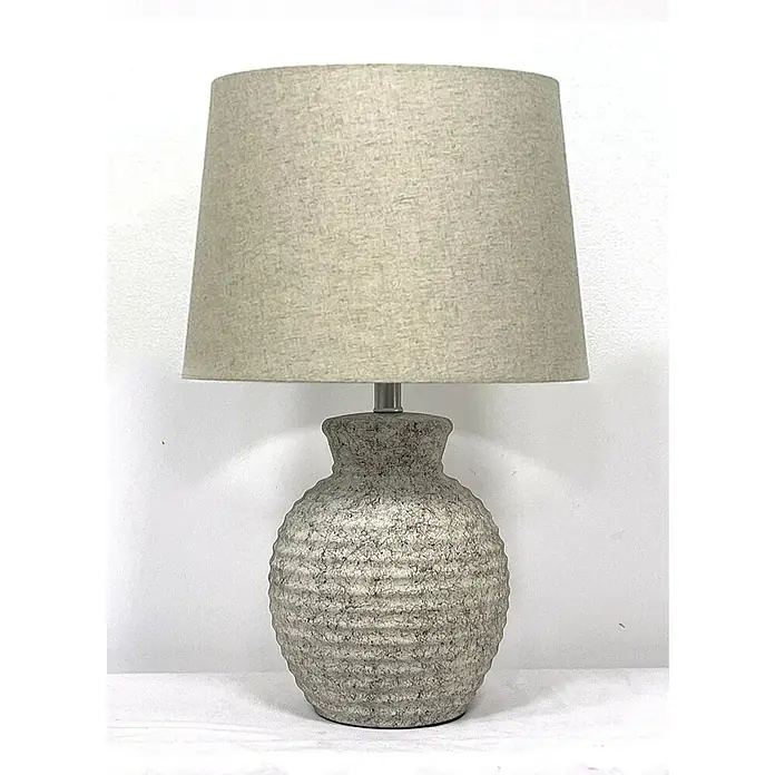 Lámpara de sobremesa de cerámica - 40 W, L x An x Al: 36 x 36 x 56 cm, Beige arena, E27 - Elegante lámpara de mesa con base de cerámica texturizada y pantalla sencilla, ideal para una iluminación con estilo.