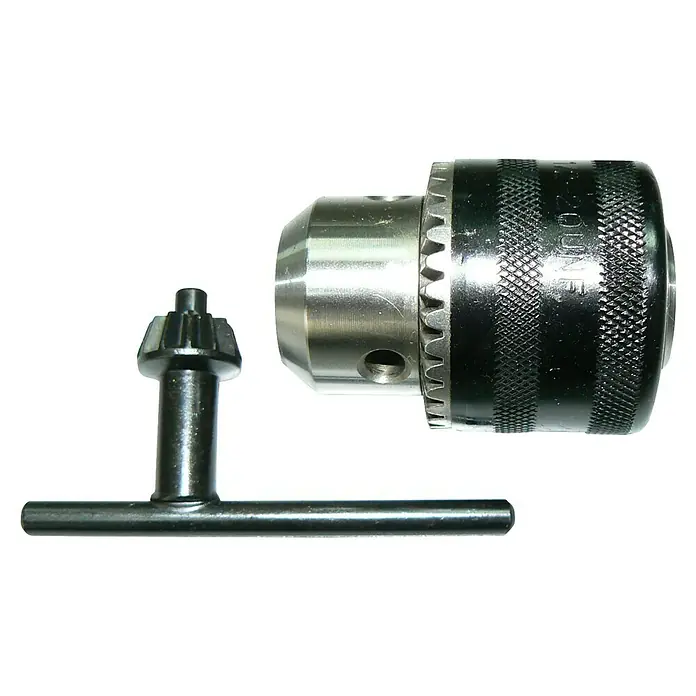 Portabrocas de cambio rápido - Alcance de sujeción: 1,5 mm - 13 mm, Metal - Una foto de cerca de un portabrocas y una llave de portabrocas. El portabrocas es plateado y negro, mientras que la llave es negra.