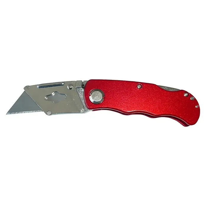 Cuchillo cúter - Rojo - La imagen muestra un llamativo cúter plegable rojo con una hoja dentada. El cúter cuenta con un mecanismo robusto para el uso diario.