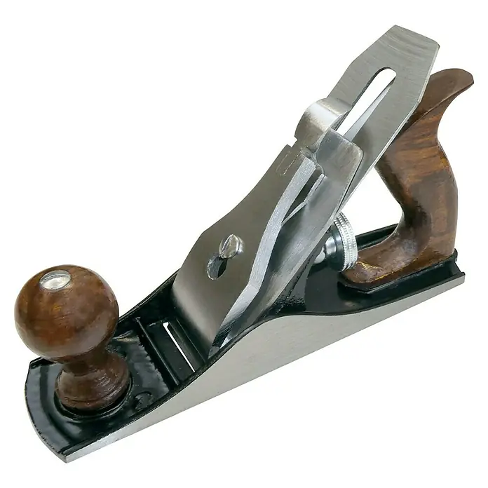 Cepillo de rebajes - Anchura de hoja: 44 mm - Primer plano de una cepilladora manual con mango de madera y cuchillas de metal, ideal para carpintería.