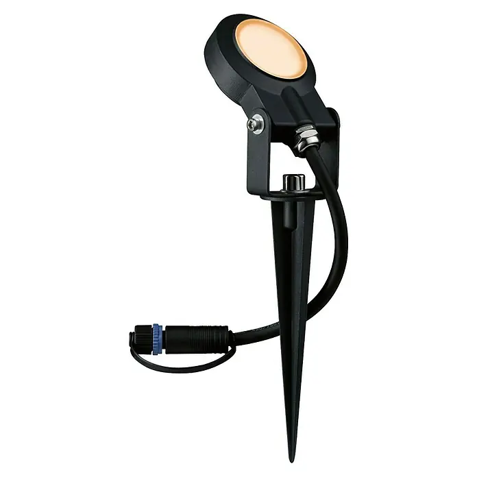 Paulmann Plug & Shine LED-Gartenspot Sting - Ø x H: 5,2 x 29 cm, 6,3 W, Warmweiß - Nahaufnahme eines schwarzen Gartenstrahlers mit Erdspieß und Kabel. Der Strahler leuchtet warm orange.