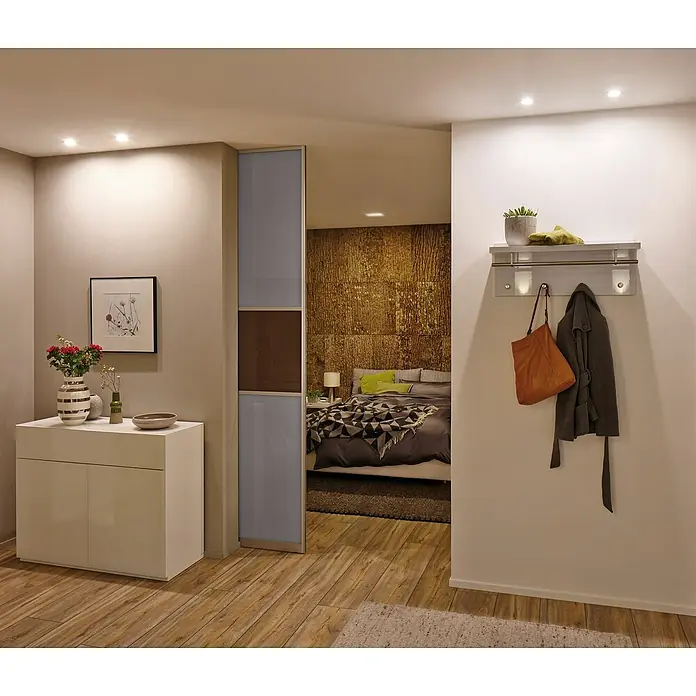 Paulmann Nova LED-Einbauleuchten-Set rund Coin - 3 W, Weiß matt, 3 Stk., Warmweiß - Stilvolles Interieur mit einem eleganten Sideboard, einer modernen Schiebetür und einer Wandgarderobe, die den Raum perfekt ergänzen.