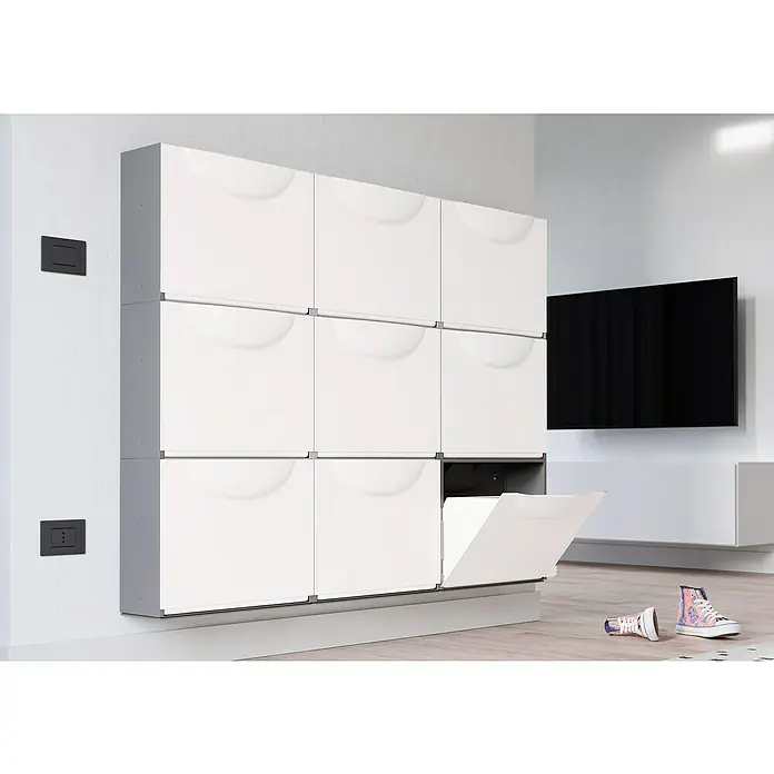 Terry Harmony Box Zapatero - L x An x Al: 51 x 19 x 39 cm, Blanco, Número de compartimentos: 1 ud. - Muebles zapateros blancos con compartimentos abatibles, uno abierto, zapatos al lado. Solución práctica de almacenamiento para el pasillo.