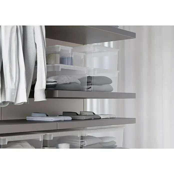 Terry Light Box Caja de almacenaje - 17,8 x 20,4 x 10 cm, Capacidad volumétrica: 2,5 l - Armarios organizados con estantes grises y cajas de almacenamiento transparentes llenas de ropa para una fácil organización.