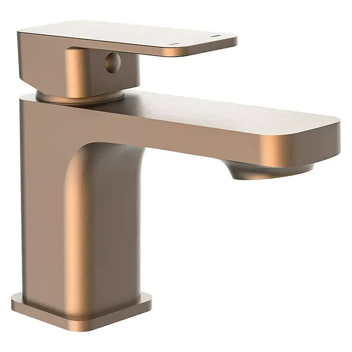 Camargue Waschtischarmatur Marbella - Kupfer, Matt - Nahaufnahme einer modernen, goldenen Waschtischarmatur mit flachem Design, ideal für stilvolle Badezimmer.