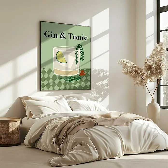 Papermoon Bild - Gin a Tonic, B x H: 80 x 110 cm, Mit Passepartout, Rahmen Eiche - Ein modernes Gin & Tonic Poster in einem hellen Schlafzimmer über einem stilvollen Bett mit beigen Textilien.