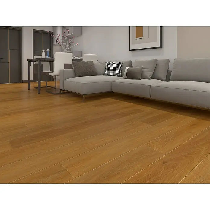Suelo vinílico SPC Bolonia - 1.524 x 288 x 5 mm, Marrón, Resistente al agua - Una sala de estar luminosa con un cómodo sofá gris y un elegante suelo de madera que añade calidez al espacio.