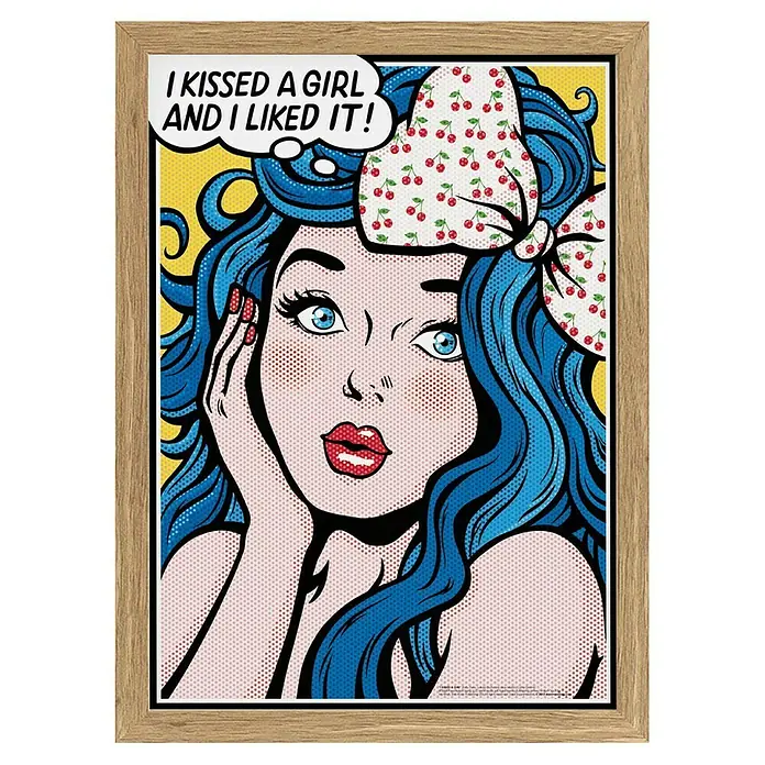 Papermoon Bild - I Kissed a Girl, B x H: 50 x 70 cm, Ohne Passepartout, Rahmen Eiche - Gerahmter Kunstdruck im Pop-Art-Stil, der ein Mädchen mit blauen Haaren und einer Sprechblase mit der Aufschrift „I kissed a girl“ zeigt.