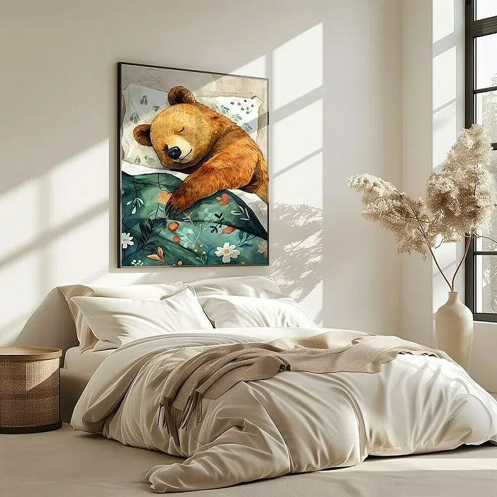 Papermoon Bild - Sleepy Bear, B x H: 70 x 100 cm, Mit Passepartout, Rahmen Eiche - Gemütliches Schlafzimmer mit einem Bärenbild über dem Bett, das Ruhe und Behaglichkeit ausstrahlt. Ideal für entspannte Träume.