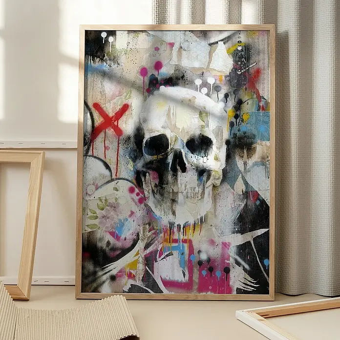 Papermoon Bild - Skull, B x H: 100 x 140 cm, Ohne Passepartout, Rahmen Eiche - Gerahmtes Kunstwerk mit einem Totenkopf-Graffiti. Das Kunstwerk besticht durch lebendige Farbakzente und einen markanten, urbanen Stil.