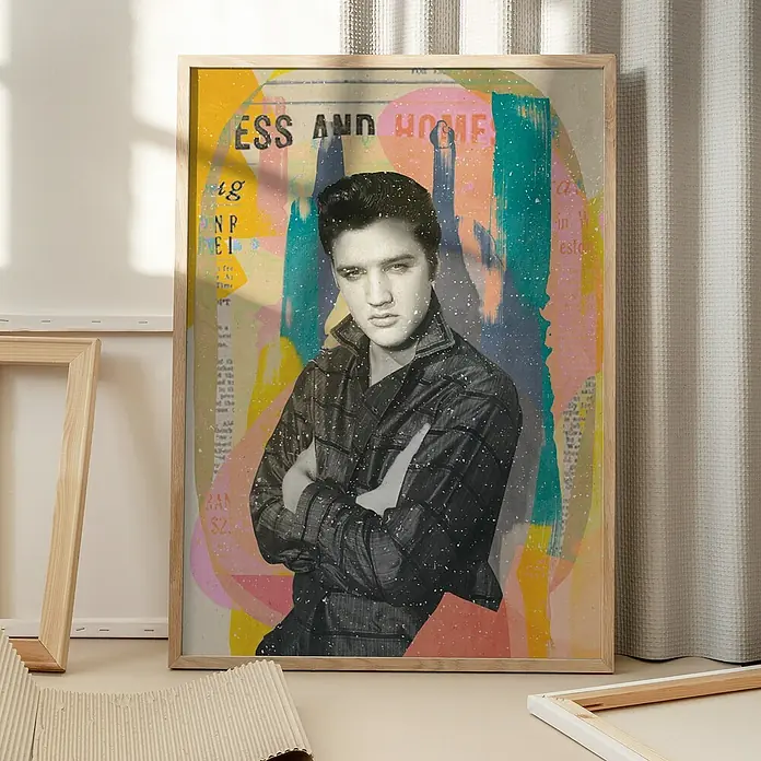 Papermoon Bild - King in the House, B x H: 100 x 140 cm, Ohne Passepartout, Rahmen Eiche - Das Elvis Presley Leinwandbild ist mit einem hellen Holzrahmen versehen und zeigt ein dynamisches und künstlerisches Porträt des King.