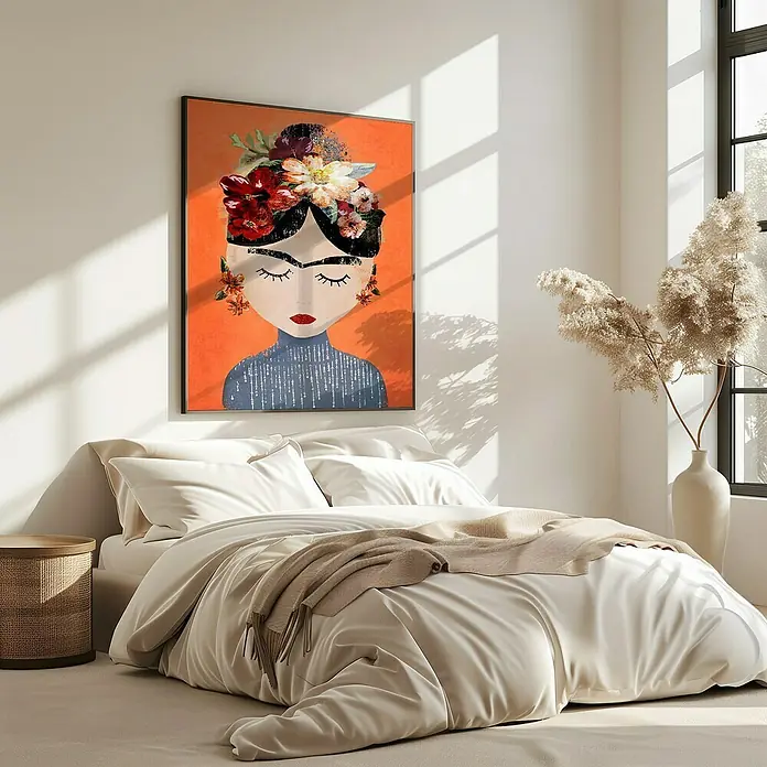 Papermoon Bild - Treechild Frida Orange, B x H: 80 x 110 cm, Ohne Passepartout, Rahmen Eiche - Elegantes Schlafzimmer mit einem Kunstwerk von Frida Kahlo über dem Bett, das dem Raum eine künstlerische Note verleiht.