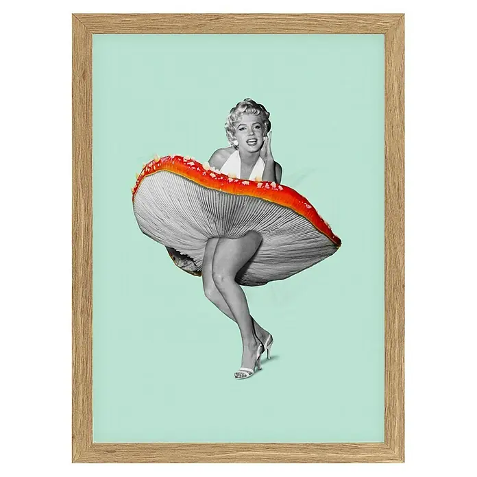 Papermoon Bild - Happy Dress, B x H: 100 x 140 cm, Ohne Passepartout, Rahmen Eiche - Gerahmtes Wandbild mit Marilyn Monroe unter einem Fliegenpilz, eine witzige und stilvolle Dekoration für jeden Raum.