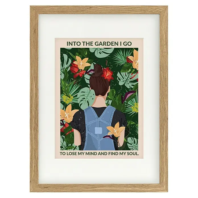 Papermoon Bild - Into the Garden, B x H: 60 x 80 cm, Mit Passepartout, Rahmen Eiche - Gerahmtes Poster „Into The Garden I Go“ mit einer Frau im Garten, umgeben von üppiger Vegetation und dem inspirierenden Spruch.