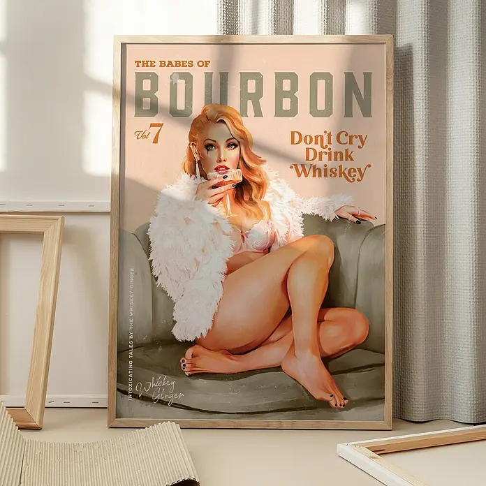 Papermoon Bild - Babes of Boubon Vol. 7, B x H: 100 x 140 cm, Mit Passepartout, Rahmen Eiche - Ein gerahmtes "The Babes of Bourbon" Poster mit einer Illustration einer Frau, die einen Cocktail hält und den Schriftzug "Don't Cry Drink Whiskey" zeigt.