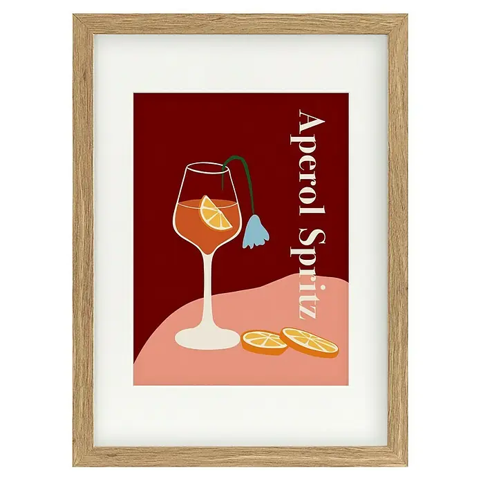 Papermoon Bild - Aperol Spritz, B x H: 60 x 80 cm, Mit Passepartout, Rahmen Eiche - Gerahmtes Aperol Spritz Wandbild. Die Illustration zeigt ein stilisiertes Glas Aperol Spritz mit Orangenscheiben und einer blauen Blume auf rotem Hintergrund.