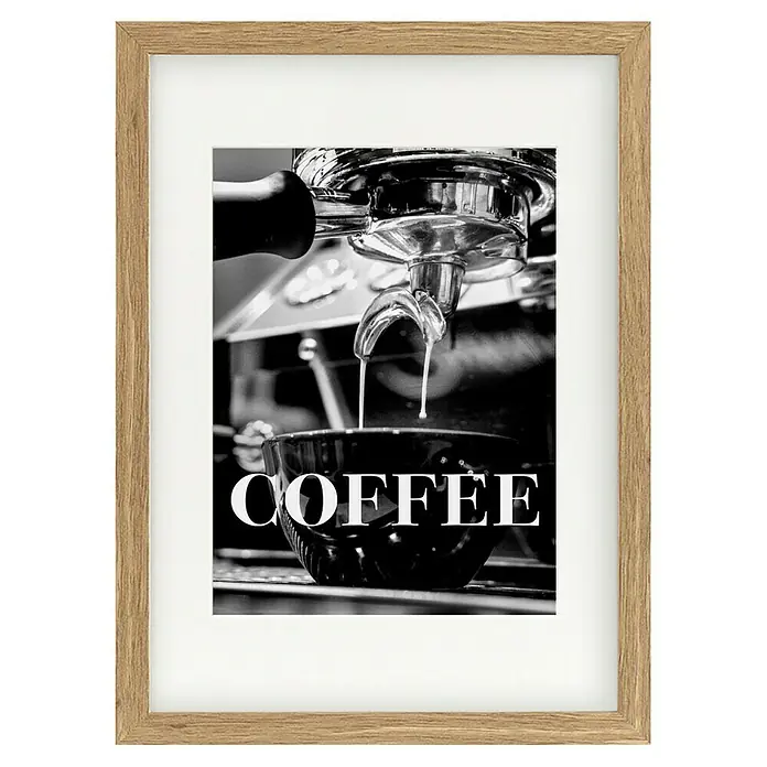 Papermoon Bild - Coffee Text, B x H: 50 x 70 cm, Mit Passepartout, Rahmen Eiche - Gerahmtes Schwarz-Weiß-Foto einer Espressomaschine mit dem Wort "KAFFEE", das eine stilvolle und moderne Ergänzung für jede Küche darstellt.