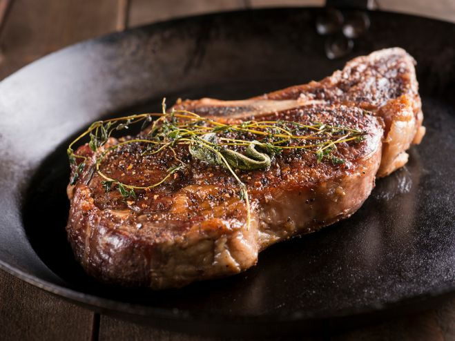 Ribeye steak na tavi