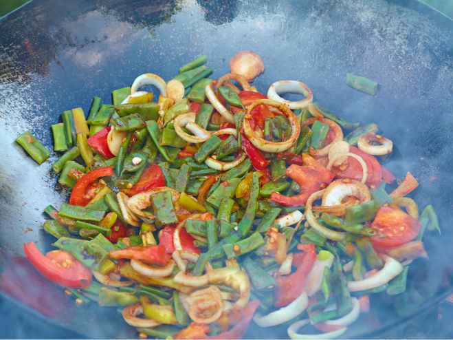 wok s povrćem u kokosovom mlijeku