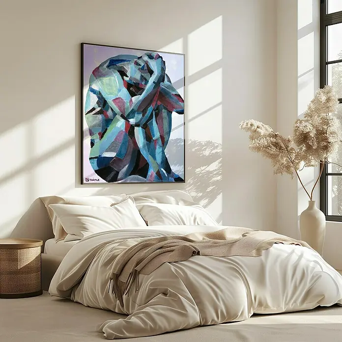 Papermoon Bild - Self Reflection, B x H: 100 x 140 cm, Ohne Passepartout, Rahmen Eiche - Ein modernes Schlafzimmer mit einem Kunstwerk, das eine Hockende Figur in Blau- und Rottönen zeigt. Das Bild hängt über einem gemütlichen Bett.