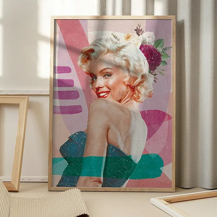 Papermoon Bild - Marilyn is Back, B x H: 40 x 50 cm, Mit Passepartout, Rahmen Eiche - Stilvolles Marilyn Monroe Wandbild mit floralen Akzenten und abstraktem Hintergrund im Holzrahmen. Perfekt für ein modernes Interieur.